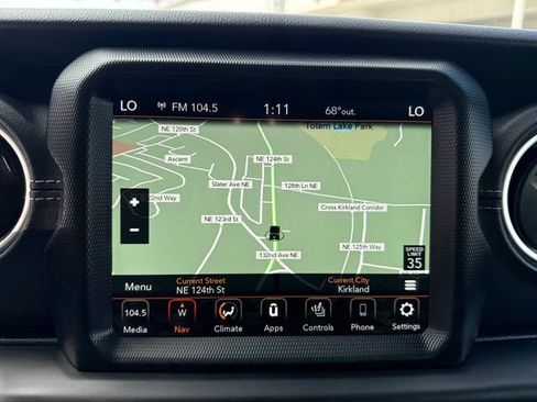 Used 2022 Jeep Wrangler Unlimited Sahara w/ Cold Weather Group AWD/4WD image 23