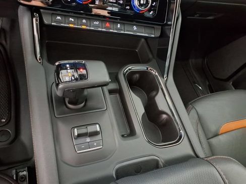 Used 2025 GMC Sierra 1500 AT4 w/ AT4 Premium Package AWD/4WD image 16