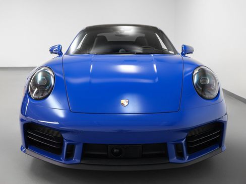 Used 2025 Porsche 911 Carrera w/ Premium Package image 8