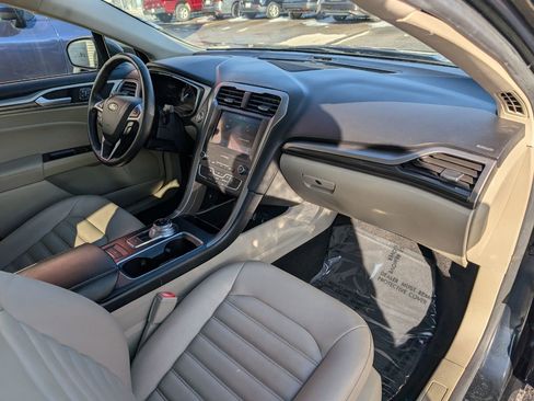 Used 2020 Ford Fusion SEL image 13