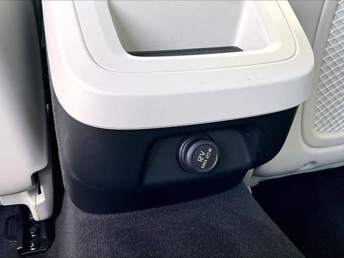 Used 2020 Volvo S60 T5 Momentum image 33