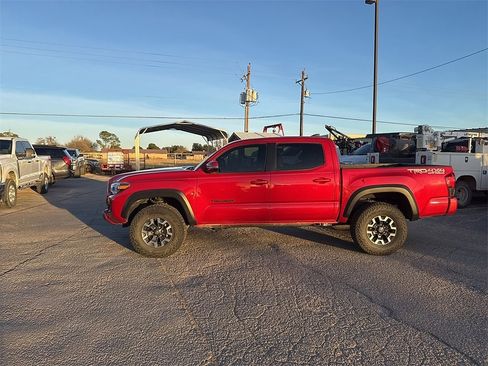 Used 2019 Toyota Tacoma 4x4 Double Cab image 2
