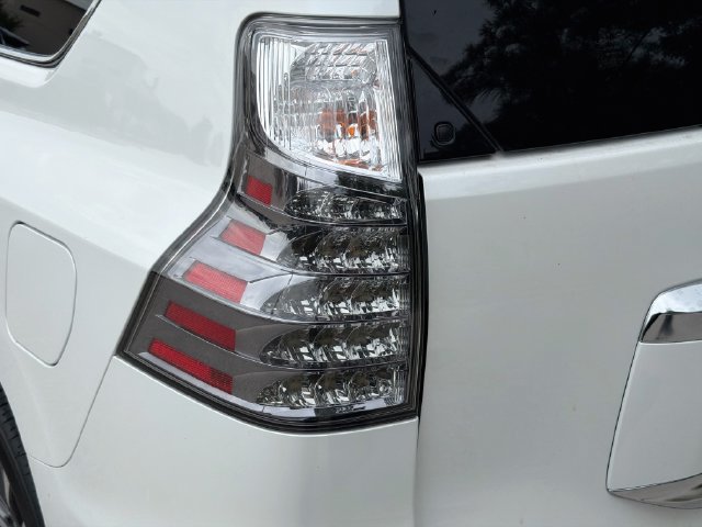 Used 2021 Lexus GX 460 Luxury w/ Accessory Package AWD/4WD image 10