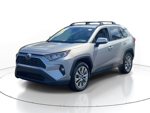 Used 2019 Toyota RAV4 XLE Premium FWD image 3