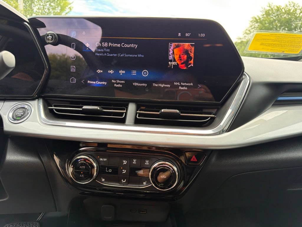 Used 2024 Chevrolet Trax LT w/ Sunroof Package FWD image 22