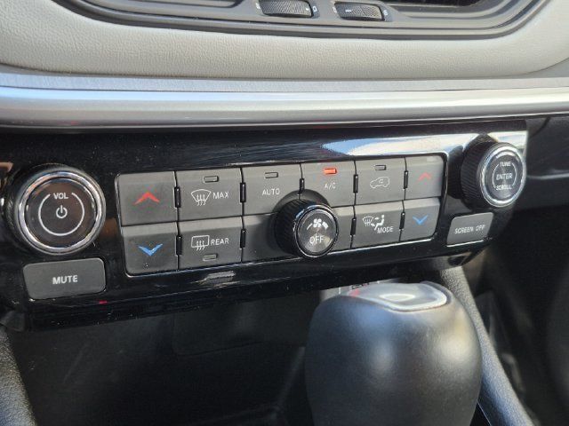 Used 2025 Jeep Compass Limited AWD/4WD image 17