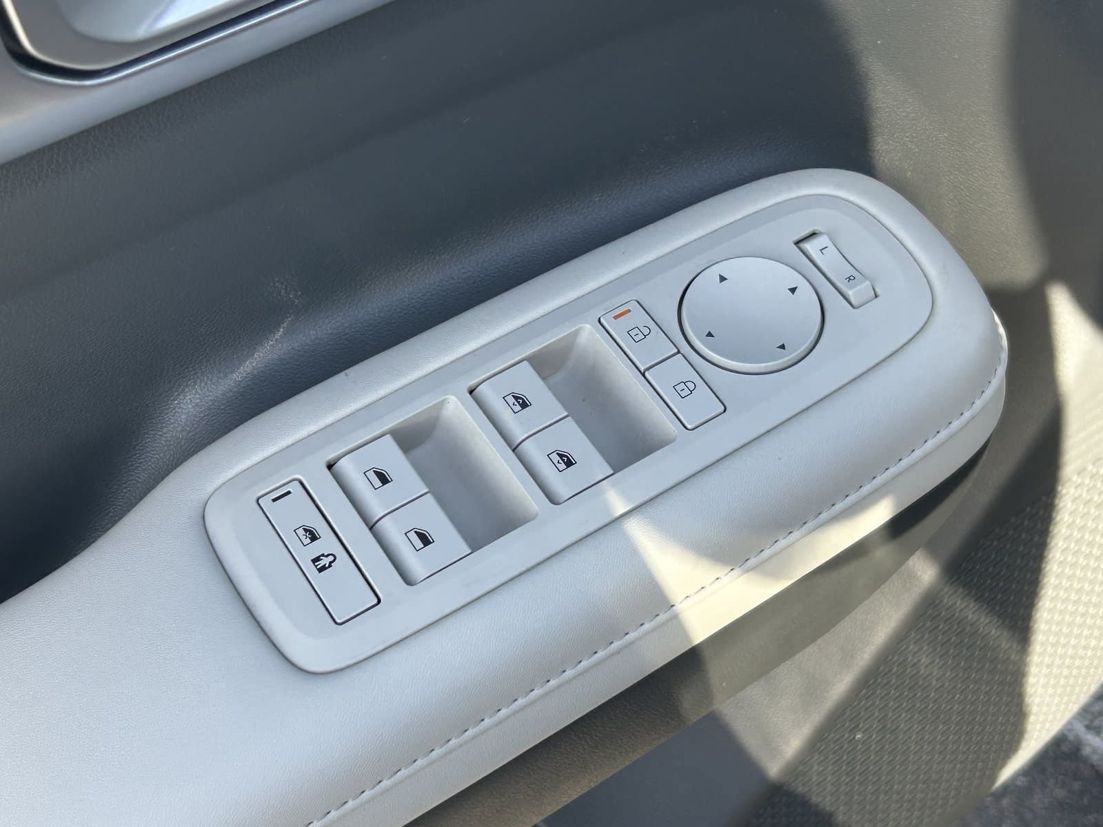 Used 2025 Hyundai Santa Fe SEL FWD image 26