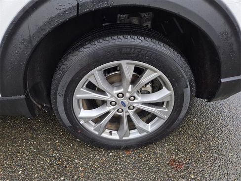 Used 2023 Ford Explorer Limited w/ Limited Technology Package image 9