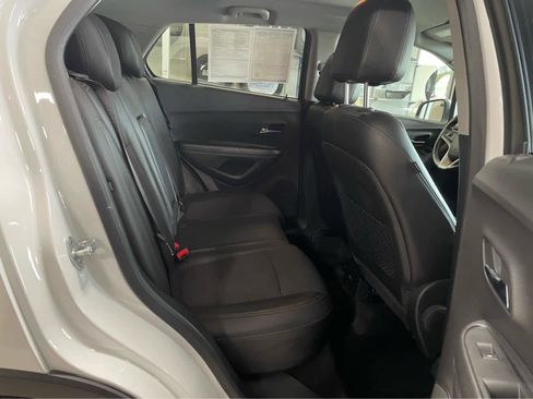 Used 2019 Chevrolet Trax LT w/ LT Convenience Package AWD/4WD image 38