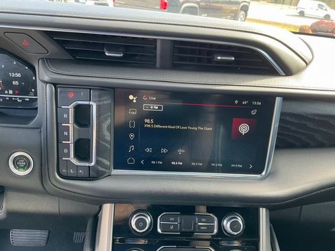 Used 2022 GMC Yukon XL Denali image 14