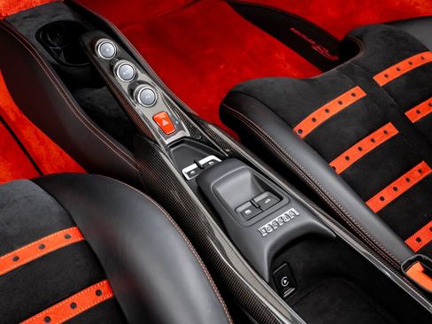 Certified 2021 Ferrari F8 Tributo RWD image 35