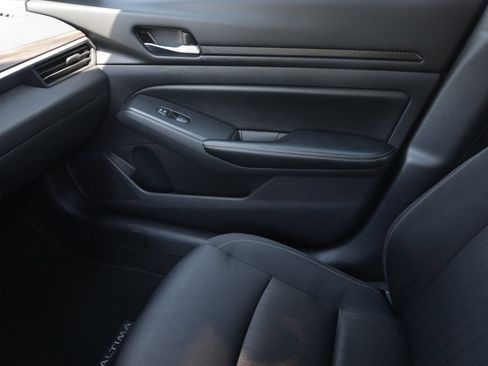 Used 2024 Nissan Altima 2.5 SV image 12