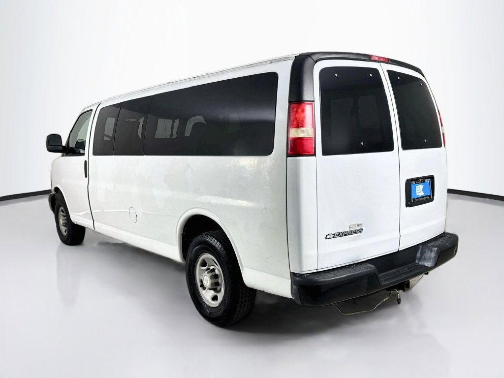 Used 2008 Chevrolet Express 3500 Extended Passenger RWD image 6