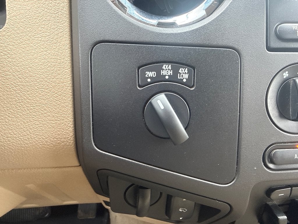 Used 2010 Ford F250 4x4 Crew Cab Super Duty image 26