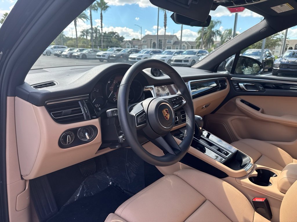 Certified 2026 Porsche Macan AWD/4WD image 7