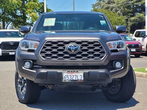 Certified 2022 Toyota Tacoma TRD Off-Road w/ Technology Package AWD/4WD image 3