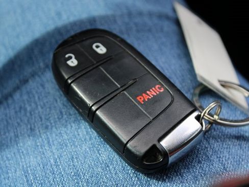 Used 2017 Jeep Grand Cherokee Laredo w/ Quick Order Package 23E image 11