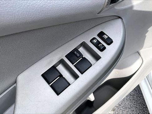 Used 2012 Toyota Corolla LE FWD image 33