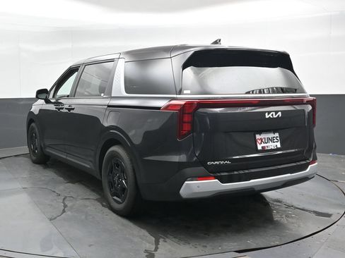 Used 2026 Kia Carnival FWD image 10