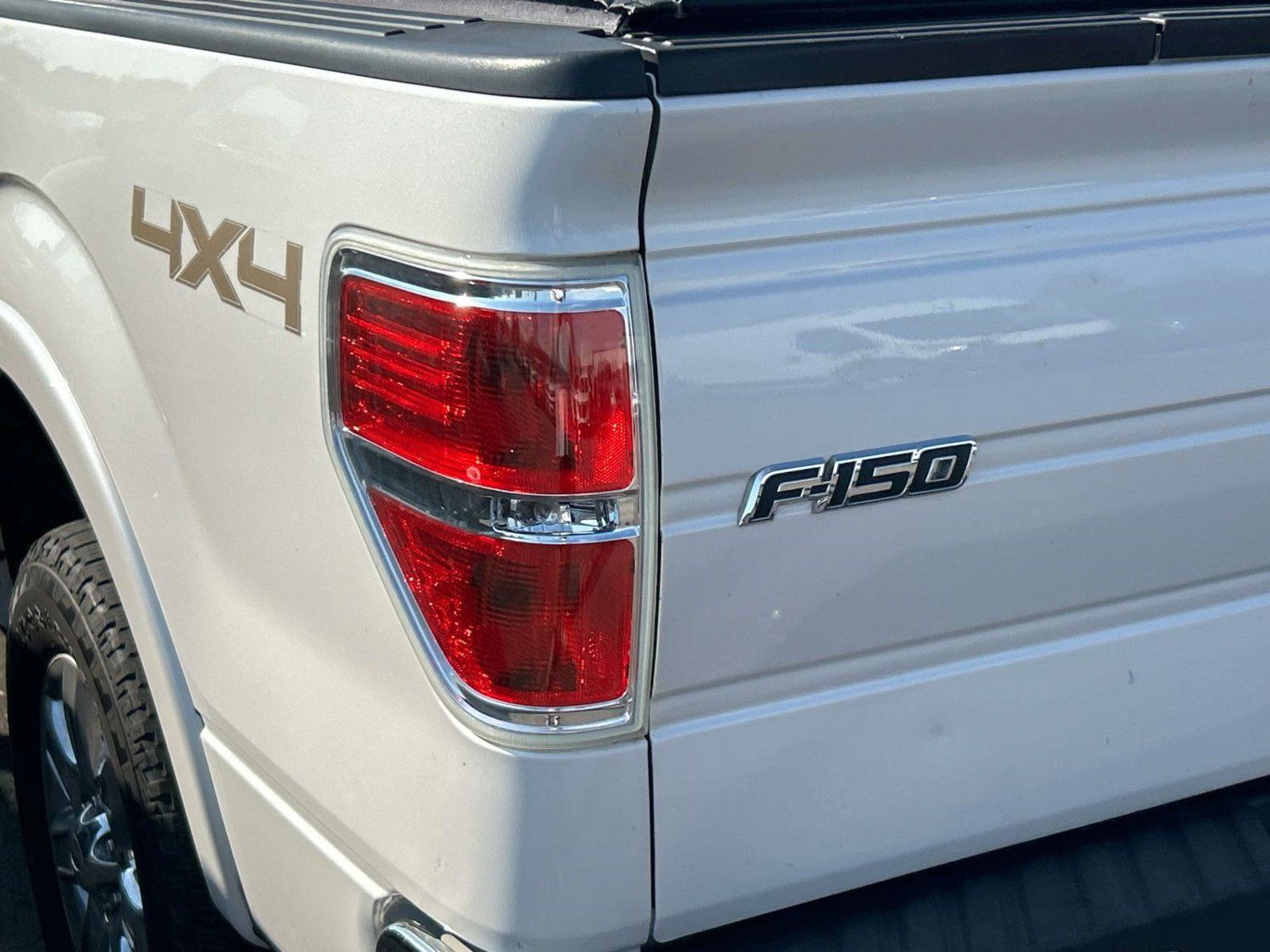 Used 2014 Ford F150 Lariat w/ Equipment Group 502A Luxury AWD/4WD image 11