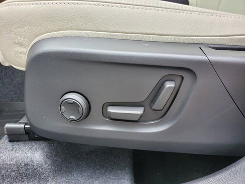 New 2026 Volvo XC40 B5 Ultra w/ Protection Package Premier image 6