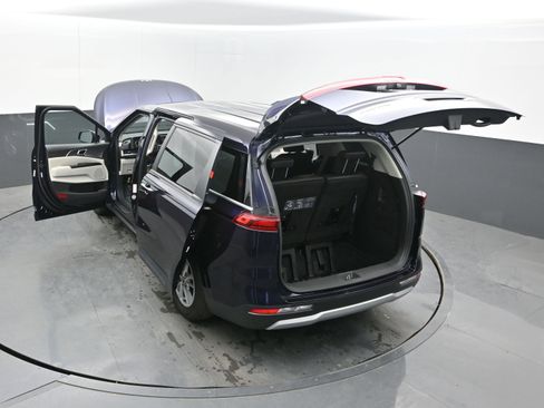 Used 2023 Kia Carnival LX image 42