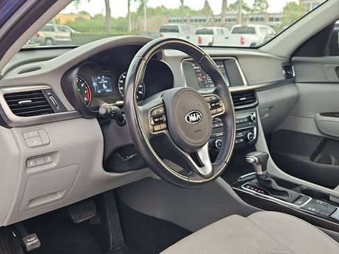 Used 2018 Kia Optima EX w/ Premium Package FWD image 11