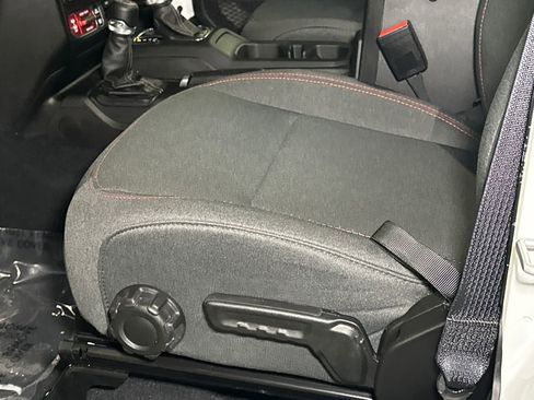 Used 2025 Jeep Wrangler Unlimited Rubicon w/ Technology Group image 17