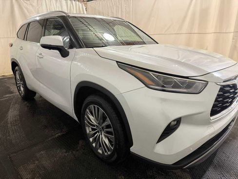 Used 2023 Toyota Highlander Platinum image 10