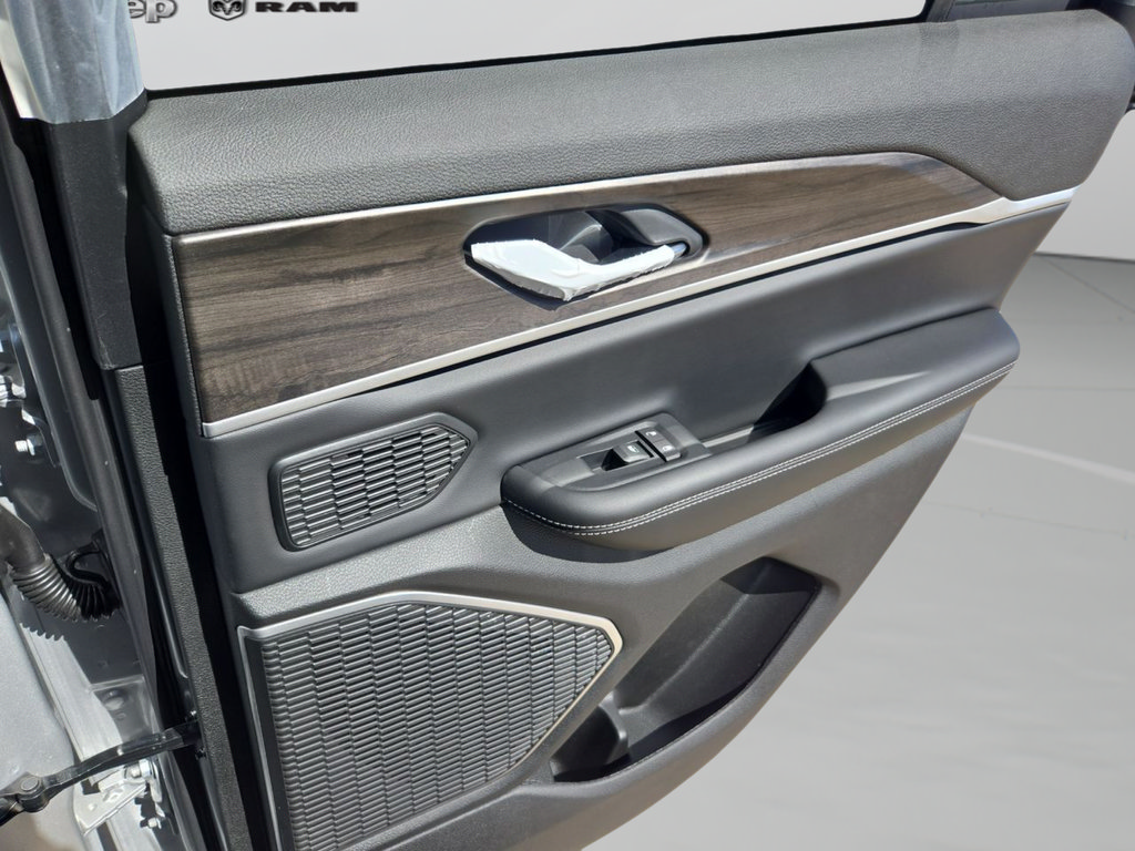 New 2026 Jeep Grand Cherokee Limited AWD/4WD image 37
