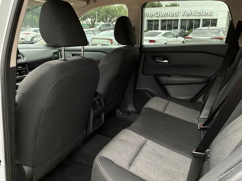 Used 2025 Nissan Rogue SV FWD image 11
