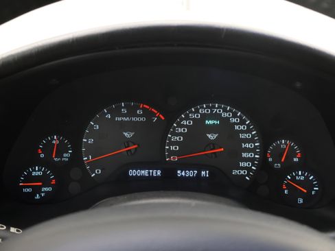 Used 2000 Chevrolet Corvette Convertible w/ Memory Pkg RWD image 9