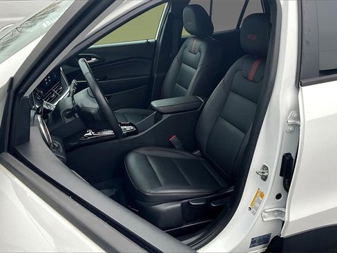 Used 2024 Chevrolet Trax RS w/ Driver Confidence Package image 14