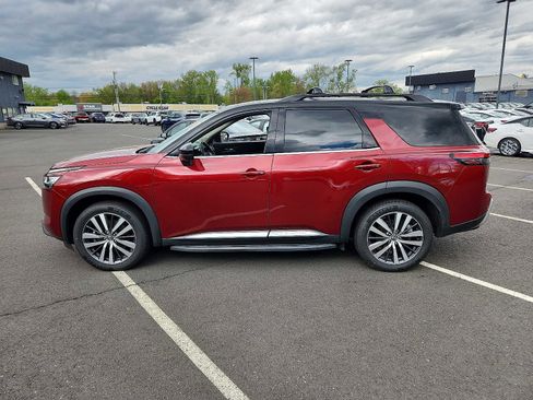 Used 2022 Nissan Pathfinder Platinum w/ Cargo Package image 7