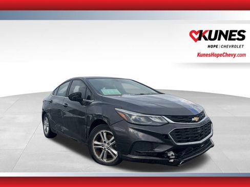 Used 2017 Chevrolet Cruze LT w/ Convenience Package image 1