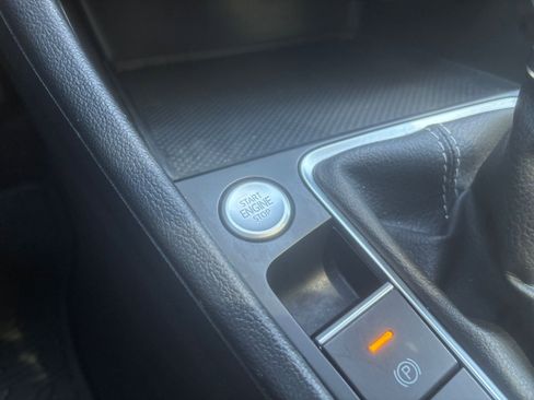 Used 2024 Volkswagen Jetta SE FWD image 25