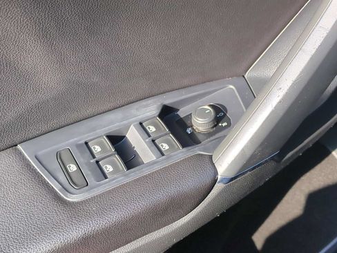 Used 2018 Volkswagen Tiguan SE FWD image 21