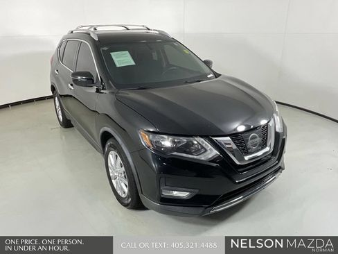 Used 2017 Nissan Rogue SV FWD image 3