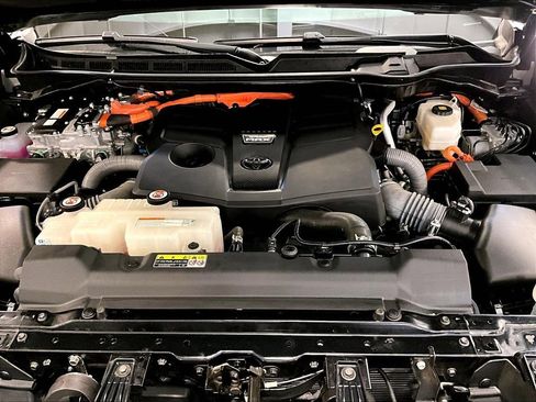 Used 2024 Toyota Sequoia Capstone AWD/4WD image 31