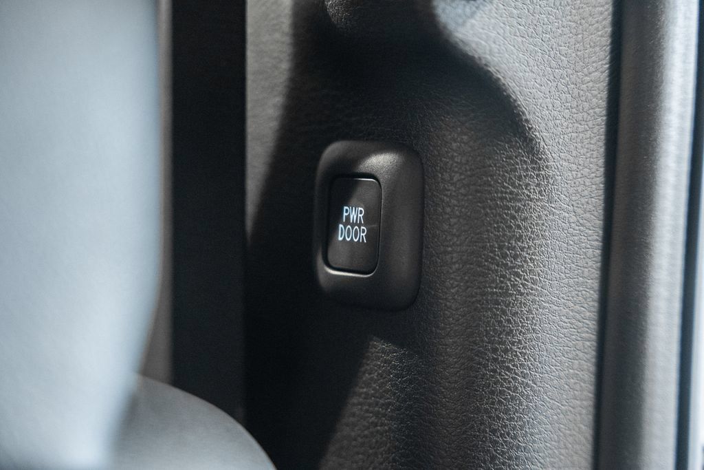 New 2026 Toyota Sienna XLE Woodland Edition AWD/4WD image 39