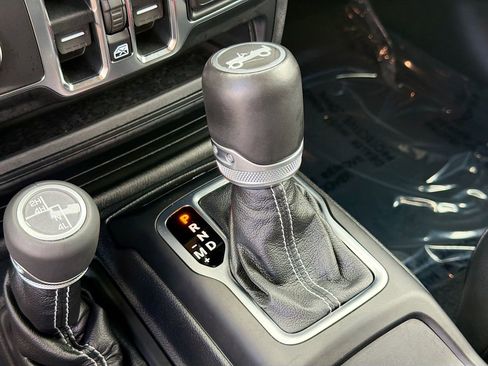 Used 2020 Jeep Wrangler Unlimited Sahara image 28