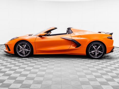Used 2023 Chevrolet Corvette Stingray Premium Conv w/ Z51 Performance Package RWD image 2