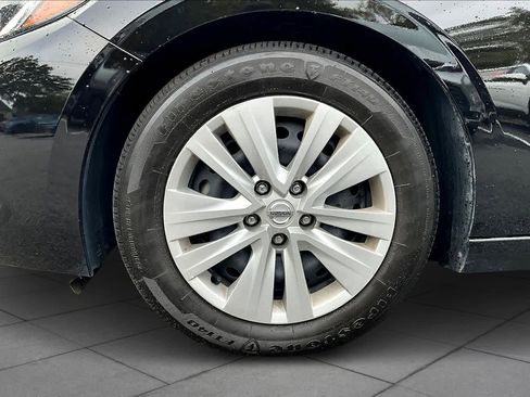 Used 2023 Nissan Sentra S image 9