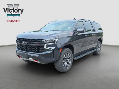 Used 2023 Chevrolet Suburban Z71 w/ Luxury Package AWD/4WD image 3