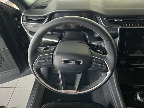Used 2023 Jeep Grand Cherokee Altitude AWD/4WD image 32