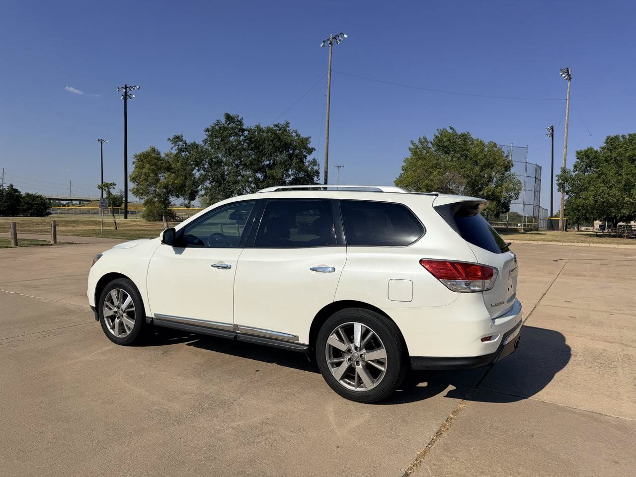 Used 2016 Nissan Pathfinder Platinum AWD/4WD image 9