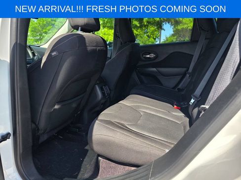 Used 2017 Jeep Cherokee Latitude w/ Safety/Convenience Group FWD image 14