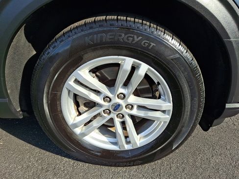 Used 2022 Ford Explorer XLT w/ Equipment Group 202A image 8