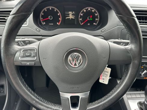 Used 2011 Volkswagen Jetta SE FWD image 22