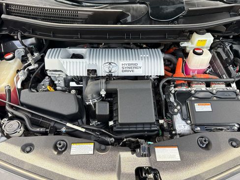 Used 2016 Toyota Prius V Four FWD image 9
